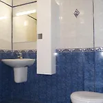 Spacious 2bdr - Free Parking - Walk Everywhere - 300 Mbps Wifi Apartment