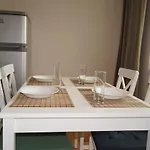 Spacious 2bdr - Free Parking - Walk Everywhere - 300 Mbps Wifi