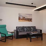 Spacious 2bdr - Free Parking - Walk Everywhere - 300 Mbps Wifi Apartment *