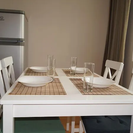 Spacious 2bdr - Free Parking - Walk Everywhere - 300 Mbps Wifi