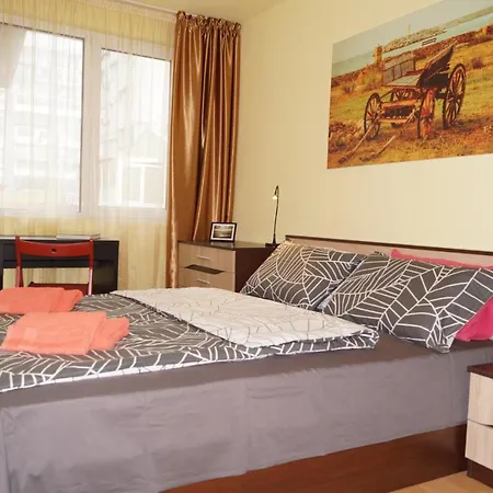 Spacious 2bdr - Free Parking - Walk Everywhere - 300 Mbps Wifi