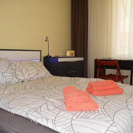 Spacious 2bdr - Free Parking - Walk Everywhere - 300 Mbps Wifi * Varna