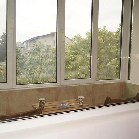 Apartament Spacious 2bdr - Free Parking - Walk Everywhere - 300 Mbps Wifi Varna